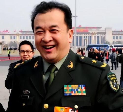 黄宏爆料当兵视频,揭秘军旅生活点滴  第2张